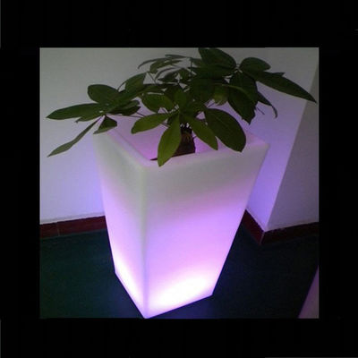 China Supplier Outdoor LED Illuminated Lighted Square Plant Pot 80000hs Battery Life