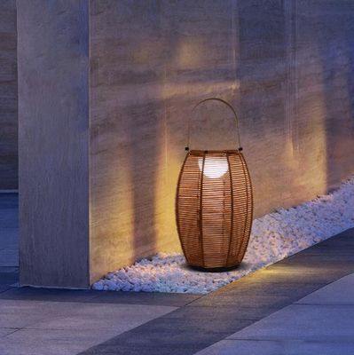 Outdoor Rattan Shade Floor Lamp Solar Powered IP65 Waterproof