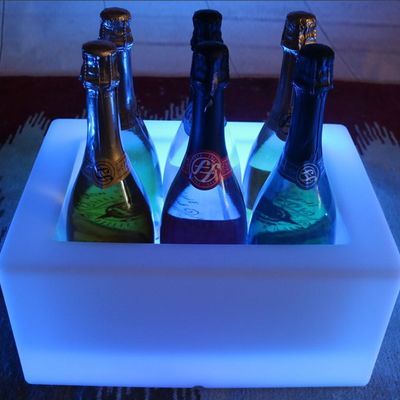 16 Colors Changing PE Plastic LED Ice Bucket IP65 Water Resistant For Beer Champagne